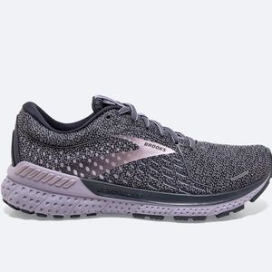 Brooks running sneakers, no flaws.